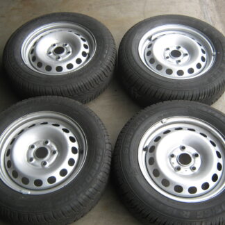 ZGAN VOLKSWAGEN CADDY VELGEN MET WINTERBANDEN 195 65 R15