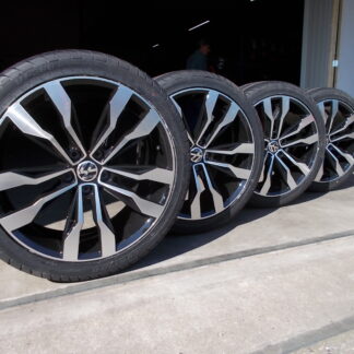 NIEUWE VOLKSWAGEN T-ROC "SUZUKA" VELGEN + BANDEN 235 40 R19