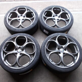 NIEUWE ALFA GIULIA GIULIETTA Q VELGEN + BANDEN 235 35 R19