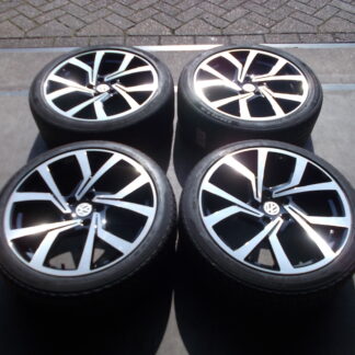 NIEUWE VW GOLF 5 6 7 8 "BRESCIA" VELGEN + BANDEN 225 40 R18
