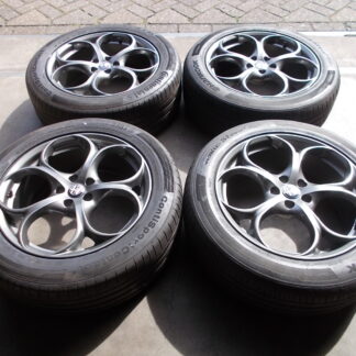 NIEUWE ALFA ROMEO STELVIO Q VELGEN + BANDEN 235 55 19 + TPMS