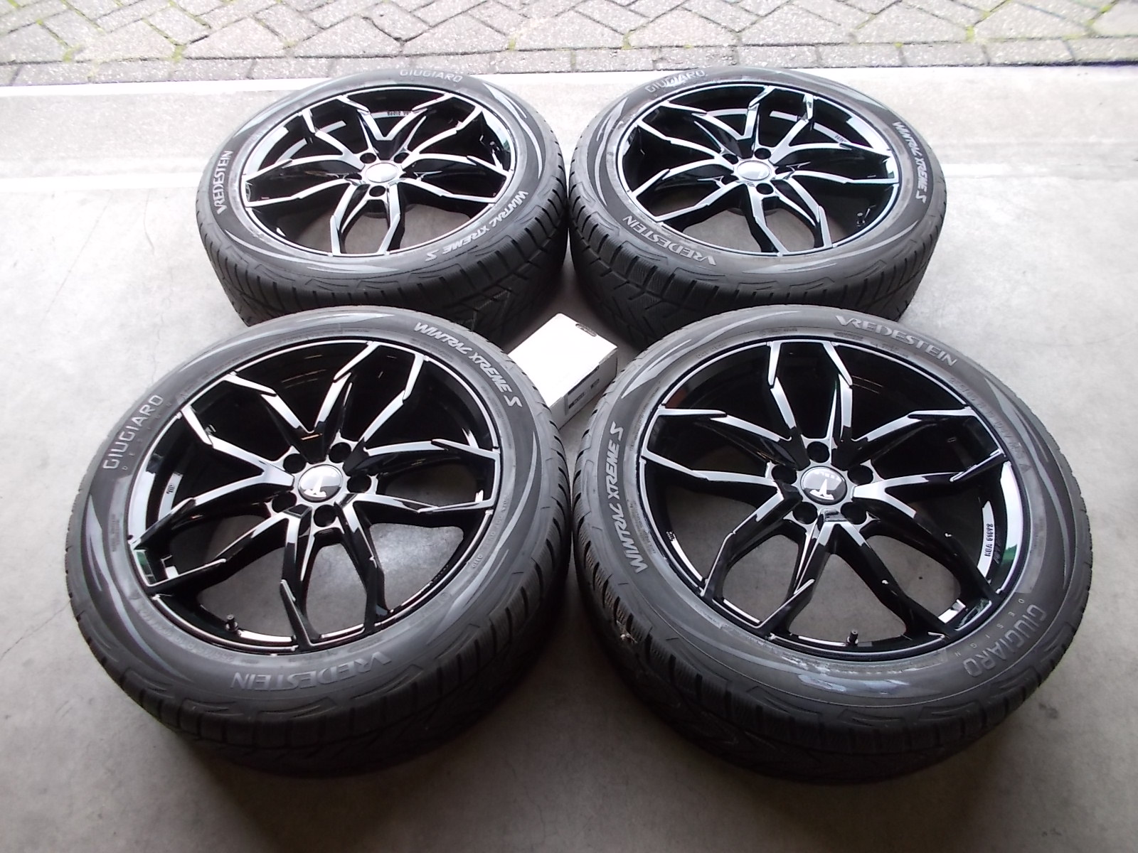 NIEUWE TESLA MODEL Y VELGEN + WINTERBANDEN 255 45 R19 + TPMS Bandenhandel Waalwijk