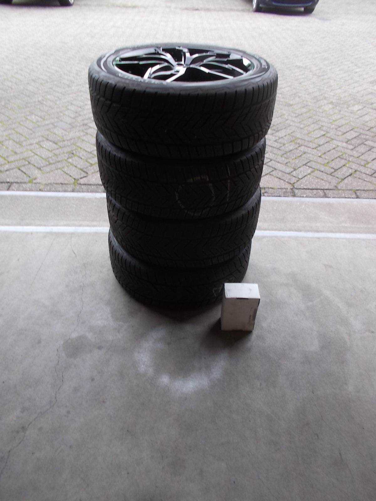NIEUWE TESLA MODEL Y VELGEN + WINTERBANDEN 255 45 R19 + TPMS Bandenhandel Waalwijk