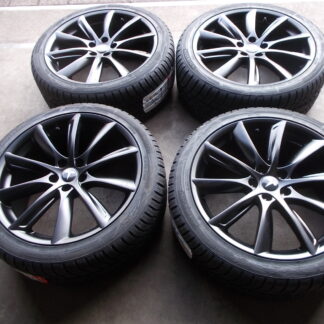 NIEUWE TESLA MODEL Y VELGEN + WINTERBANDEN 255 40 R20 + TPMS