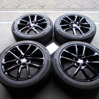 NIEUWE TESLA MODEL 3 VELGEN + NIEUWE BANDEN 235 45 R18 +TPMS