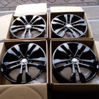 NIEUWE 17 INCH VW GOLF 5/6/7/8 CADDY T-ROC SEAT VELGEN