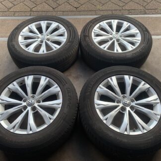 VW TIGUAN MONTANA VELGEN + NIEUWE WINTERBANDEN 215 65 R17