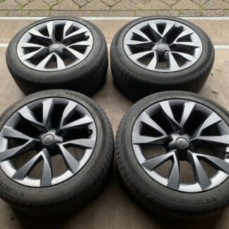 ORIGINELE TESLA MODEL X CYBERSTREAM VELGEN + BANDEN 275 45 R20