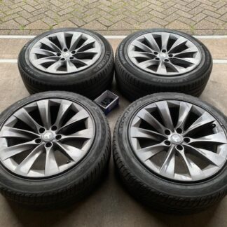 OEM TESLA MODEL X VELGEN + NIEUWE WINTERBANDEN 275 45 R20