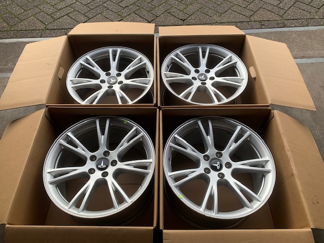 ORIGINELE 19 INCH TESLA MODEL Y GEMINI VELGEN + NIEUWE TPMS