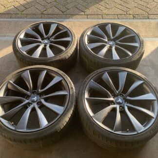 TESLA MODEL 3 Y PERFORMANCE VELGEN + NIEUWE WINTERBANDEN 235 35 R20 TPMS