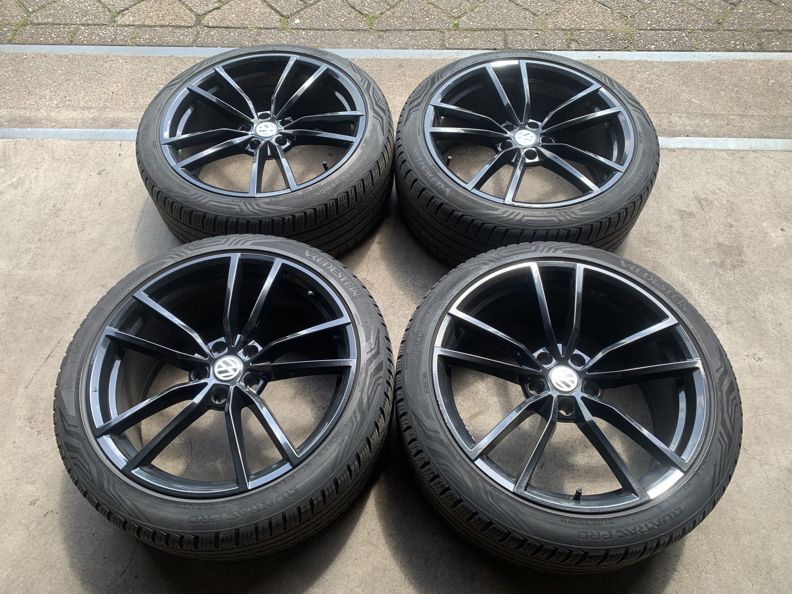 VW CADDY GOLF LEON A3 "PRETORIA" VELGEN + BANDEN 235 35 R19