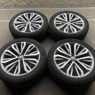 ORIGINELE VW T-ROC CADDY PASSAT GOLF MONTEGO VELGEN + BANDEN 215 50 R18