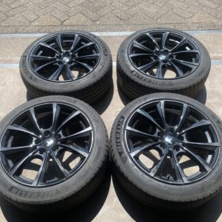 TESLA MODEL 3 VELGEN + MICHELIN BANDEN 235 45 R18 + TPMS/BLE