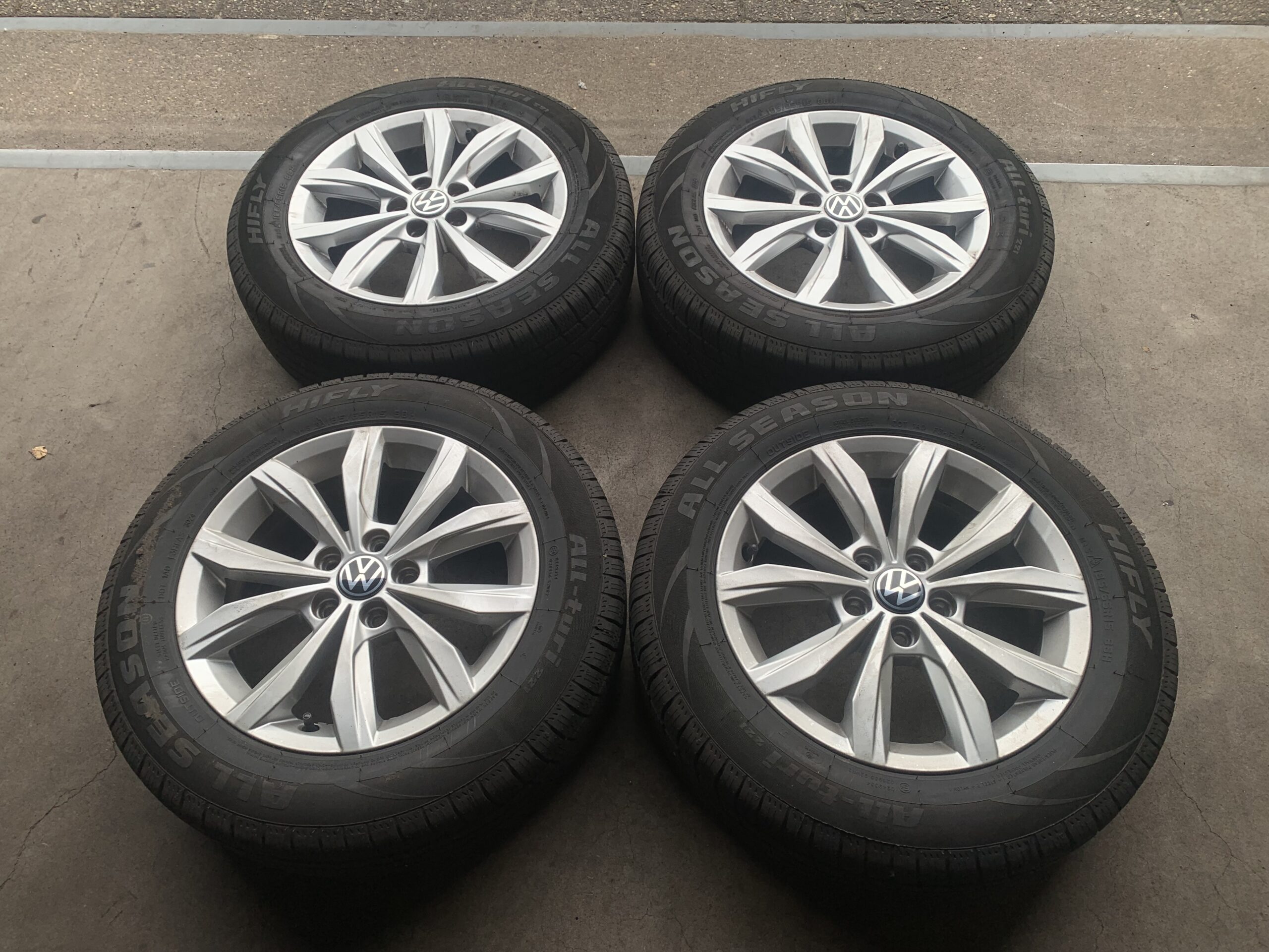 ORIGINELE VW POLO IBIZA FABIA A1 VELGEN 4S BANDEN 185 65 R15