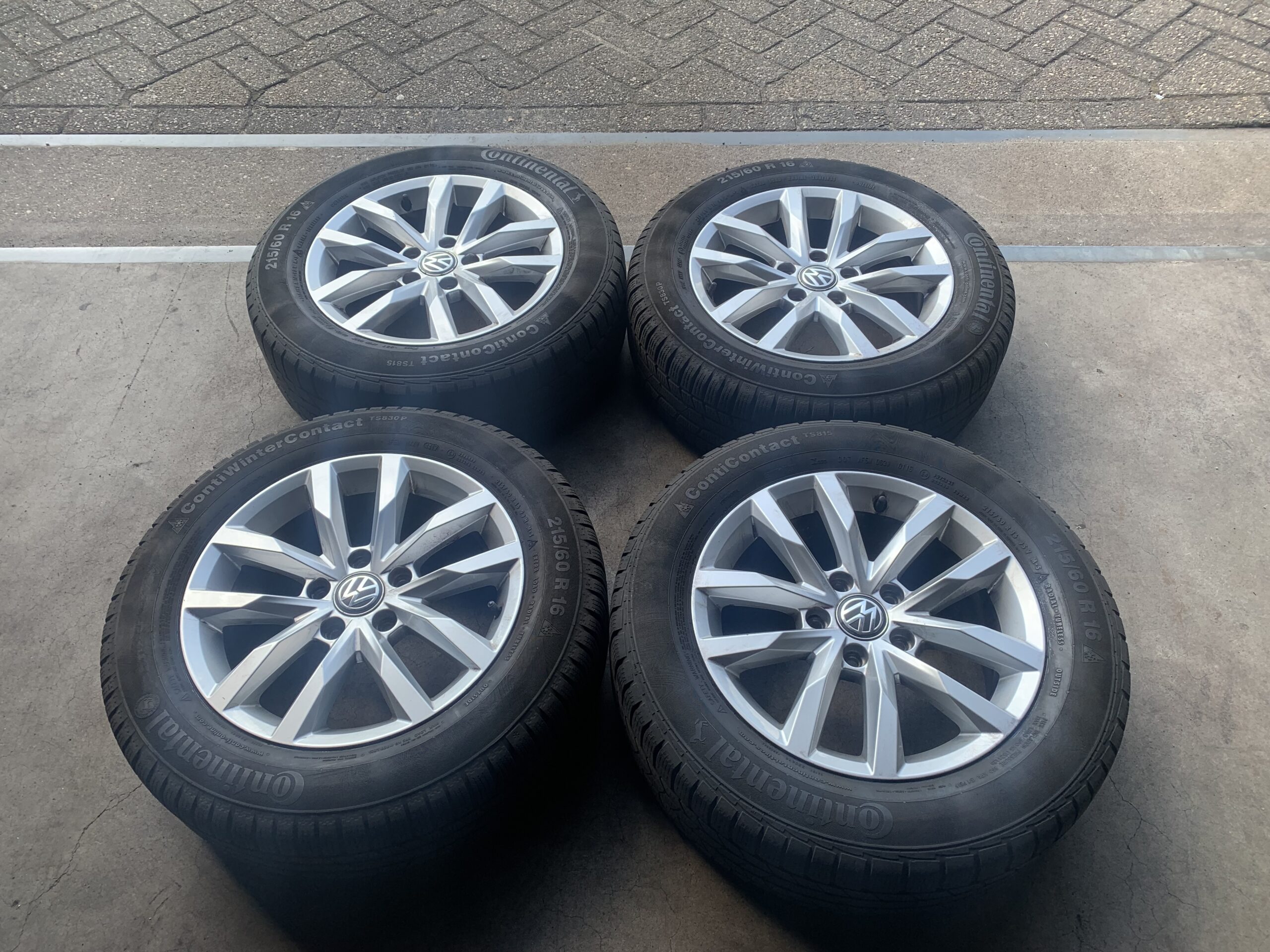 ORIGINELE VW PASSAT CADDY T-ROC OCTAVIA SUPERB SEPANG VELGEN + BANDEN 215 60 R16