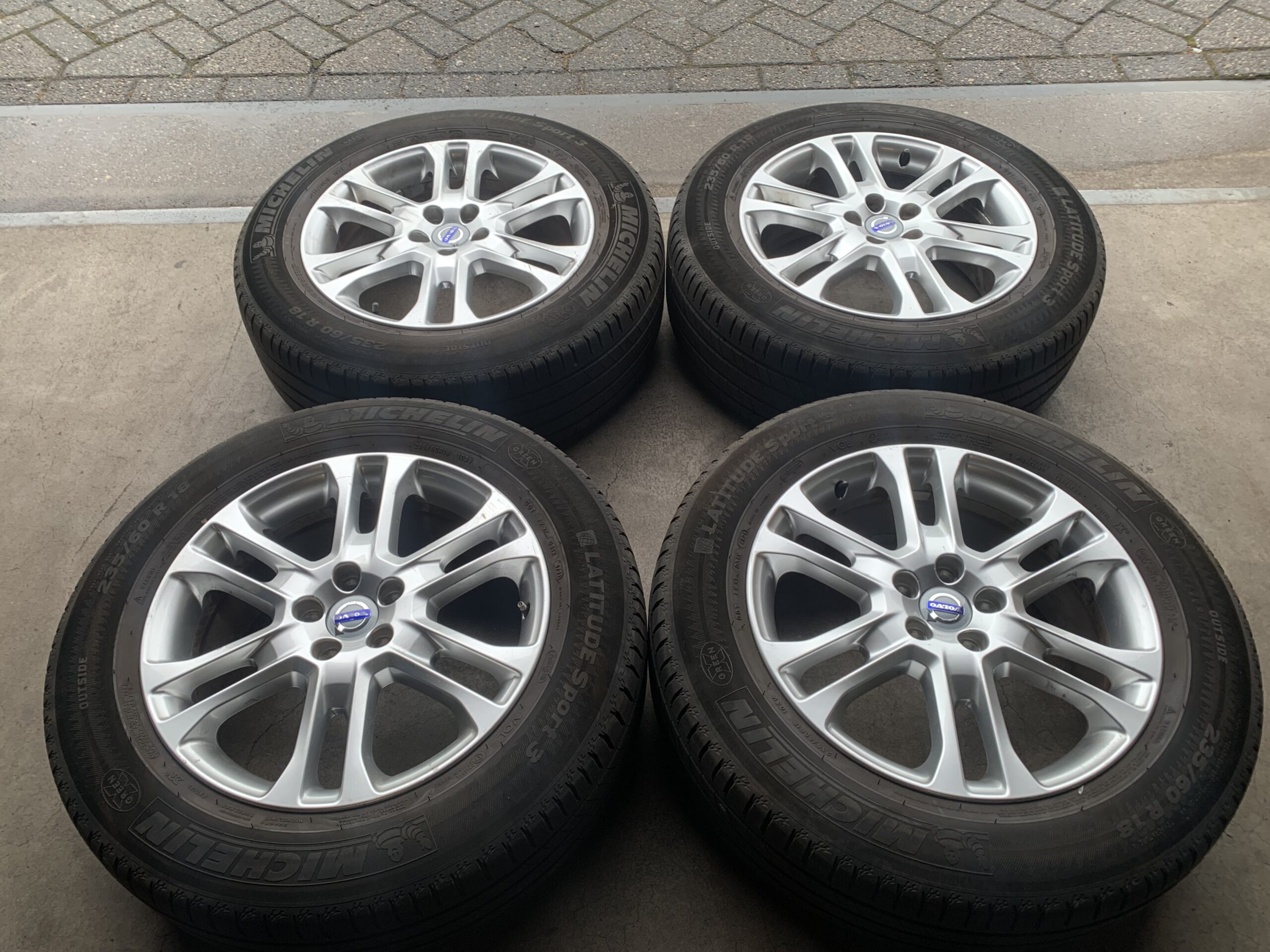 VOLVO XC60 XC70 XC90 XC40 C40 PAN VELGEN + BANDEN 235 60 R18