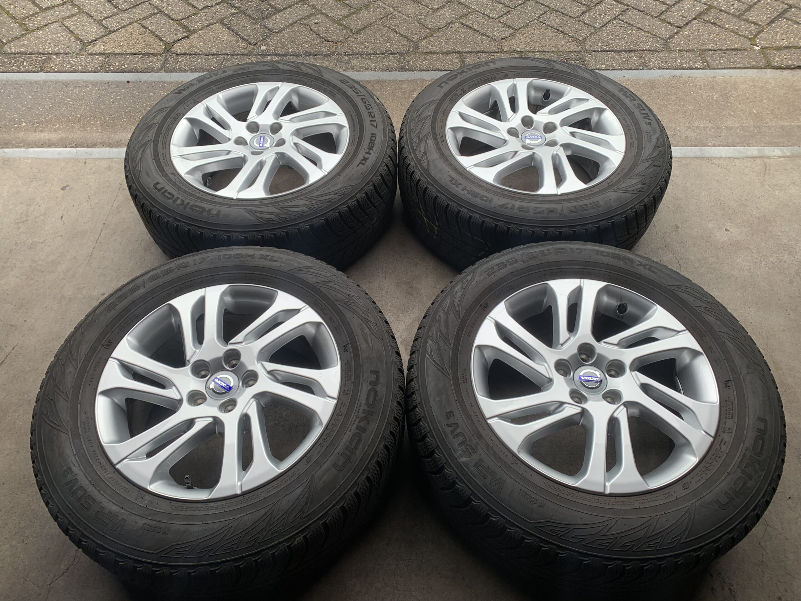 OEM VOLVO XC60 XC70 XC90 XC40 VELGEN + 4S BANDEN 235 65 R17