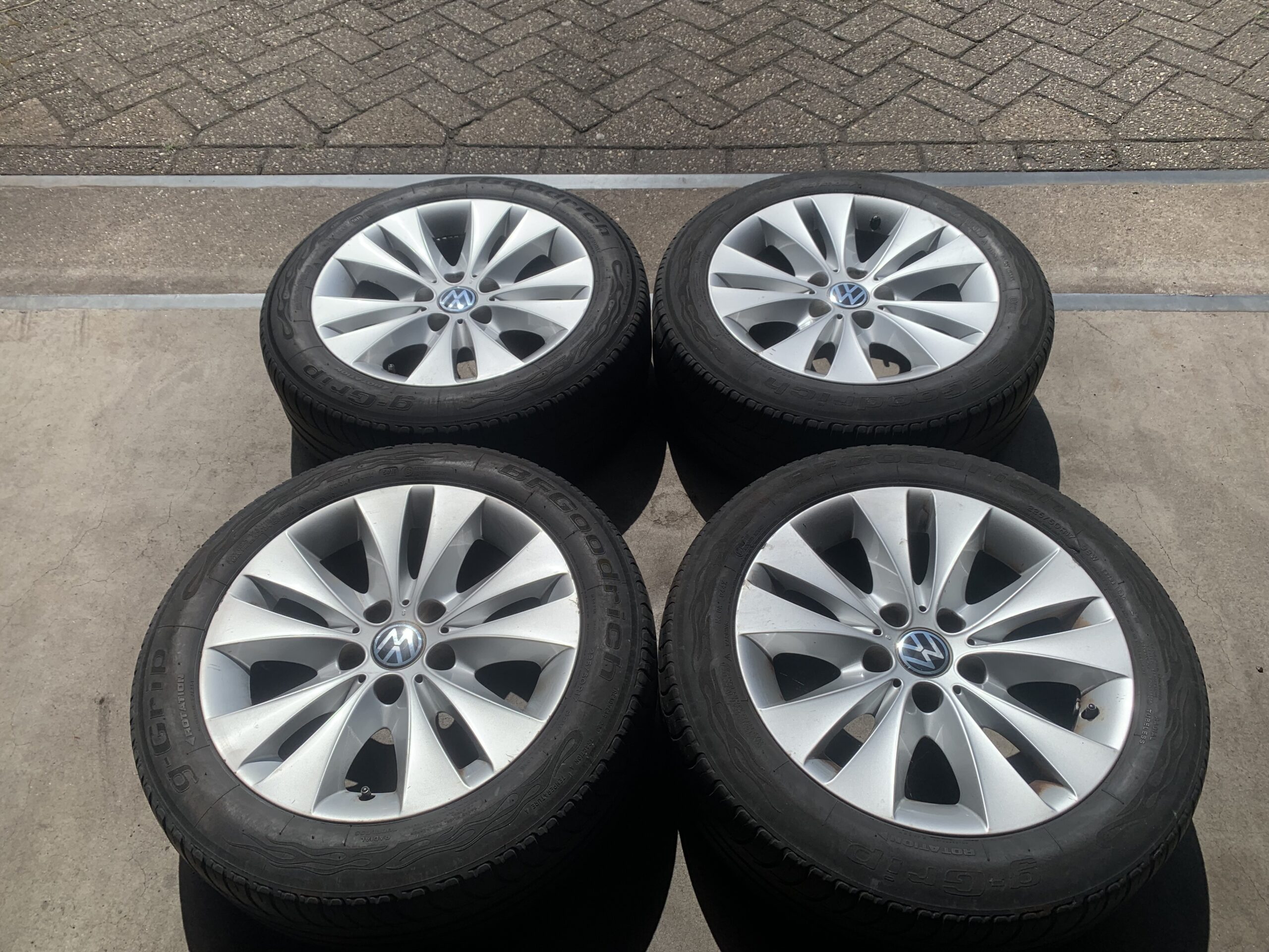 VW TRANSPORTER T5 T6 VELGEN + BANDEN 225 55 R17