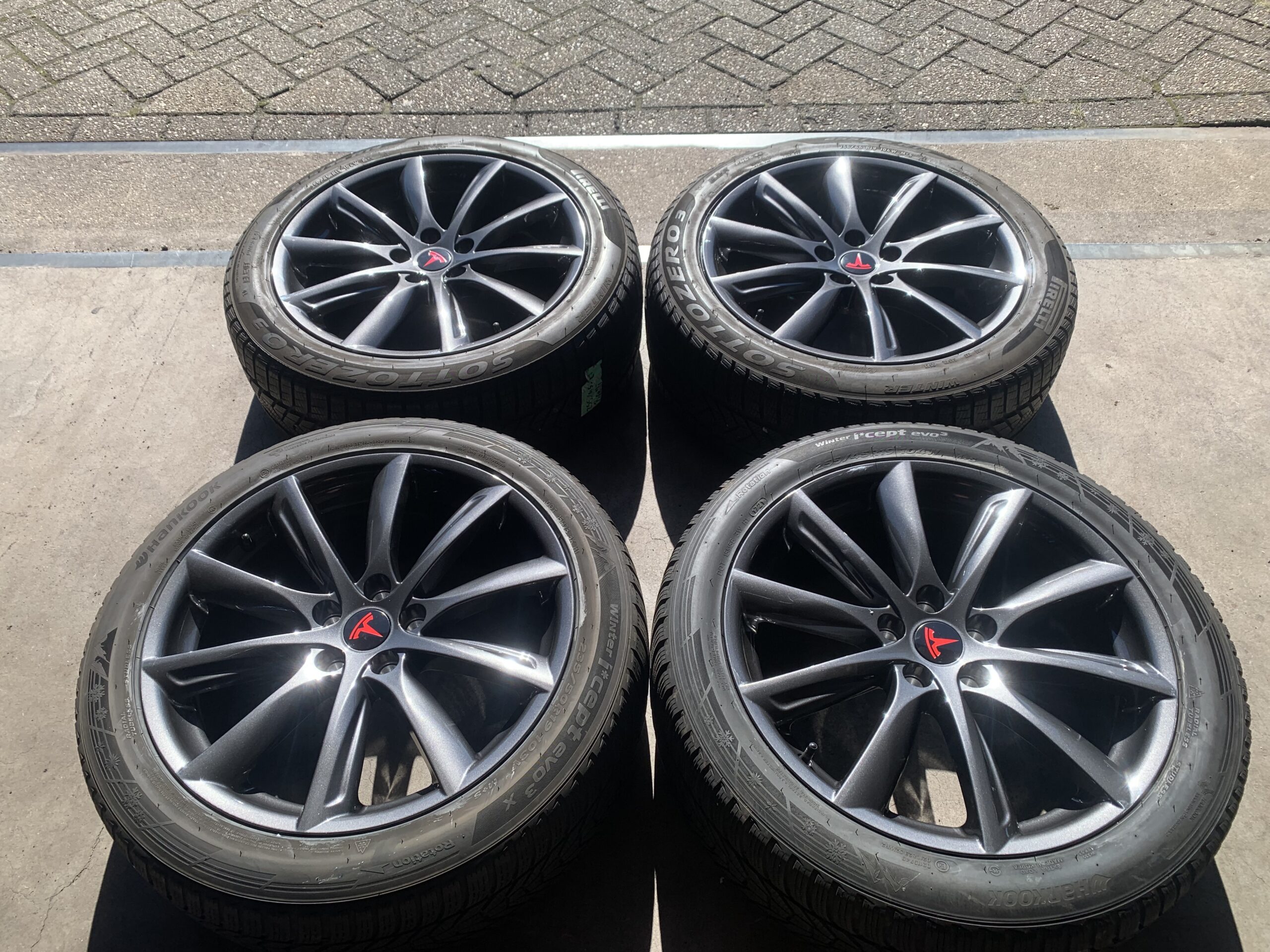 NIEUWE TESLA MODEL Y TURBINE VELGEN + WINTERBANDEN 255 45 R19 +BLE