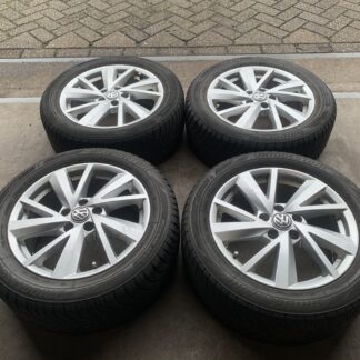 ORIGINELE VW T-ROC AUDI Q2 CADDY SEAT SKODA VELGEN + WINTERBANDEN 215 55 R17
