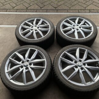 ZGAN VW POLO IBIZA FABIA A1 VELGEN + BANDEN 215 40 R17